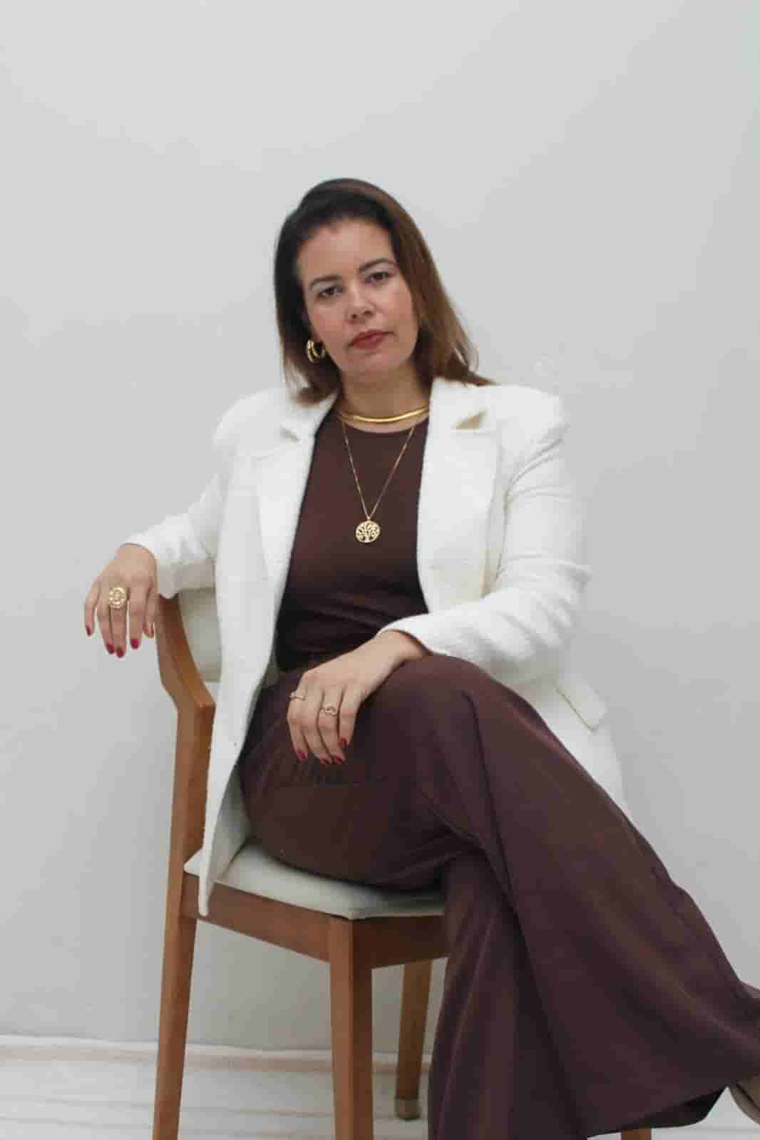Foto de Dr.ª Elisângela Eloy, advogada especialista em Direito Bancário em Niterói
